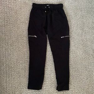 Black express pants with zipper cargo pockets